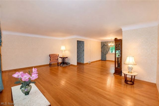 1634 Parkview Drive, Seven Hills, OH 44131