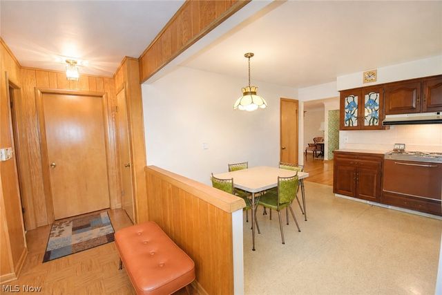 1634 Parkview Drive, Seven Hills, OH 44131