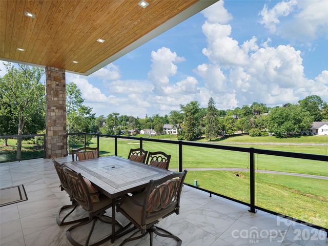 123 Wembley Road, Asheville, NC 28804