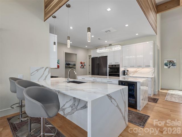 123 Wembley Road, Asheville, NC 28804