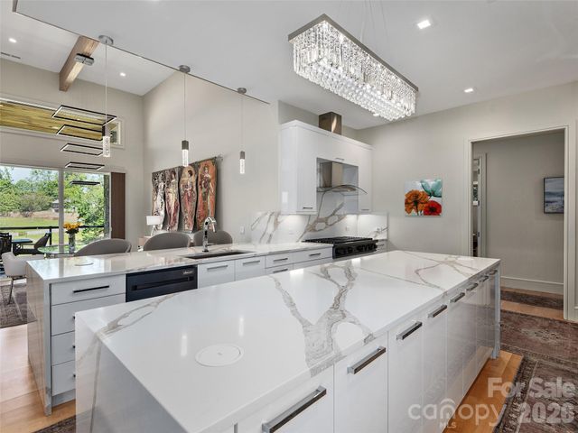 123 Wembley Road, Asheville, NC 28804