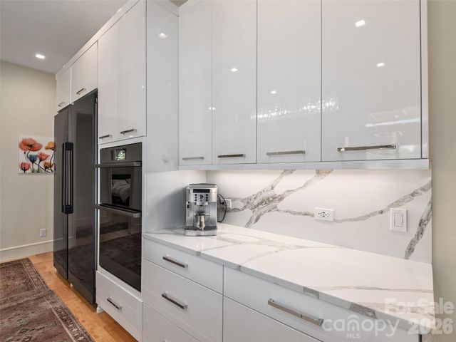 123 Wembley Road, Asheville, NC 28804