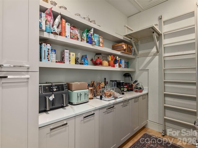 123 Wembley Road, Asheville, NC 28804