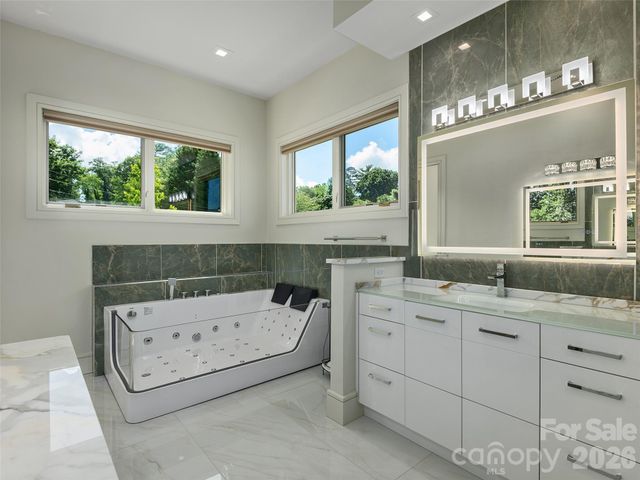 123 Wembley Road, Asheville, NC 28804