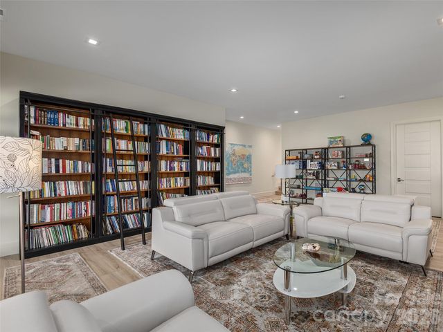 123 Wembley Road, Asheville, NC 28804