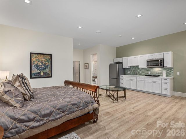 123 Wembley Road, Asheville, NC 28804