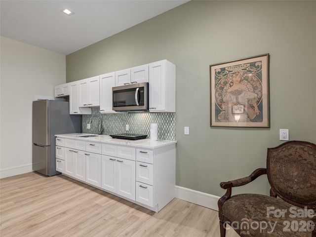 123 Wembley Road, Asheville, NC 28804