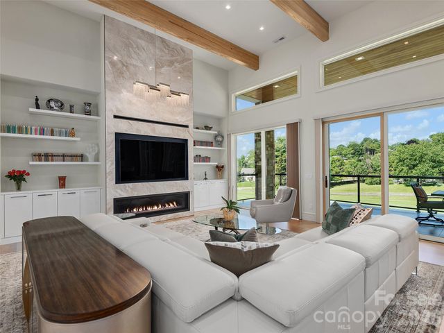 123 Wembley Road, Asheville, NC 28804