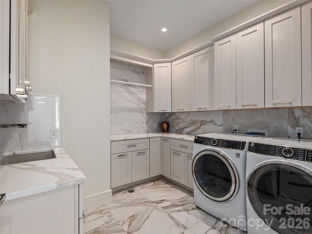 123 Wembley Road, Asheville, NC 28804