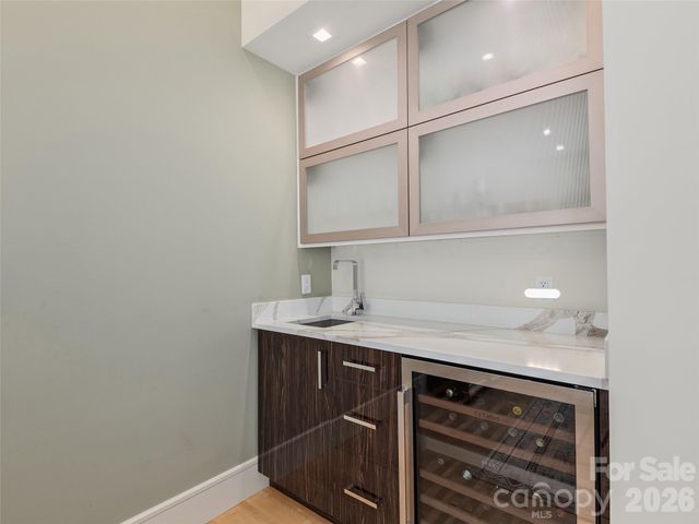 123 Wembley Road, Asheville, NC 28804