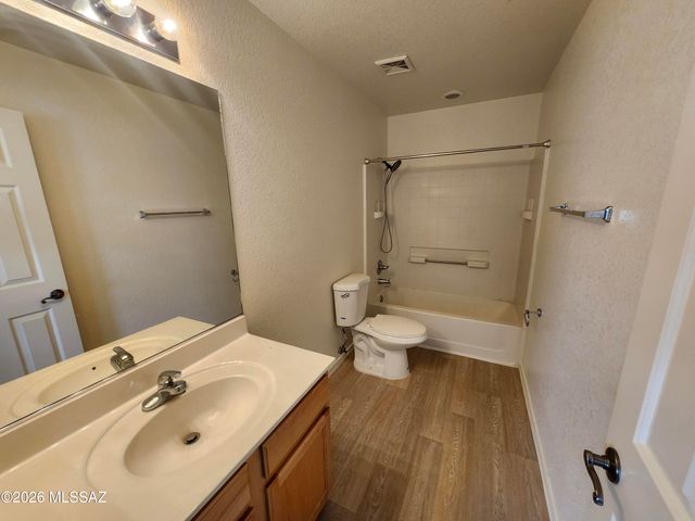 13697 E Oxmoor Valley Drive, Vail, AZ 85641