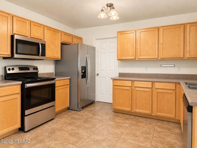 13697 E Oxmoor Valley Drive, Vail, AZ 85641