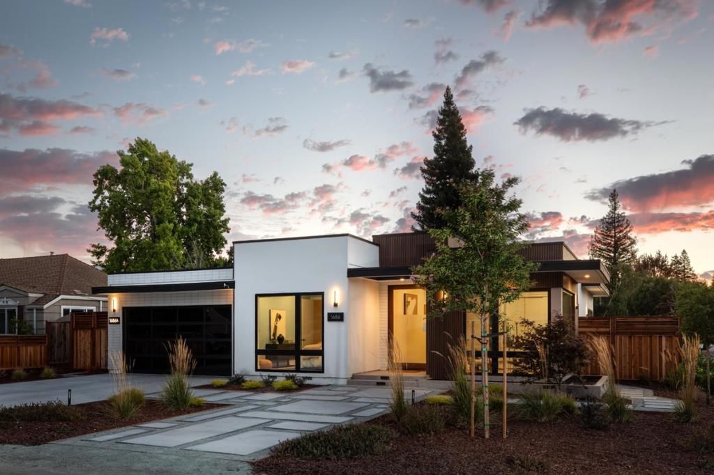 1686 Parkhills Avenue, Los Altos, CA 94024