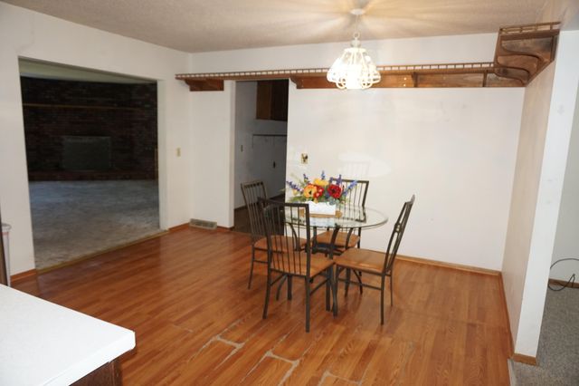 4063 W Camden Street, Springfield, MO 65803