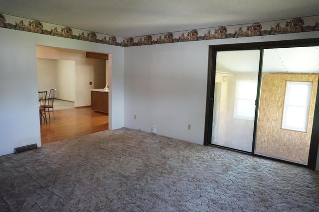 4063 W Camden Street, Springfield, MO 65803