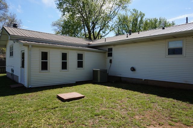 4063 W Camden Street, Springfield, MO 65803