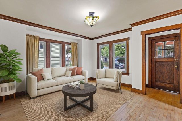 817 E Otjen STREET, Milwaukee, WI 53207