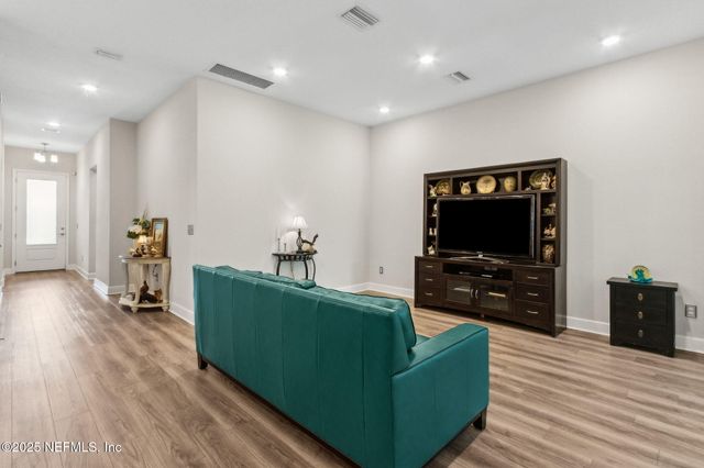 77 PARK CENTER Avenue, Ponte Vedra, FL 32081