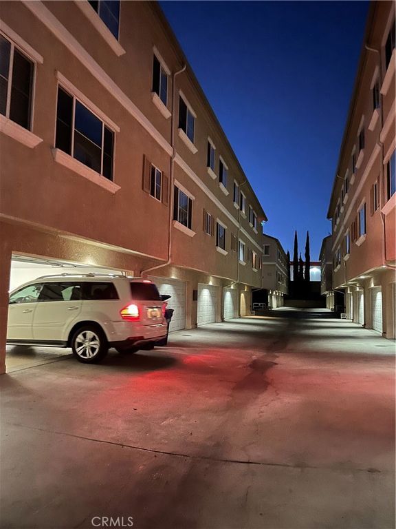 Image 10 of property listing at 9301 Shirley Avenue #13, Northridge, CA 91324