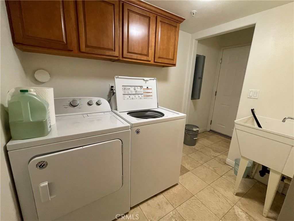 Image 7 of property listing at 9301 Shirley Avenue #13, Northridge, CA 91324