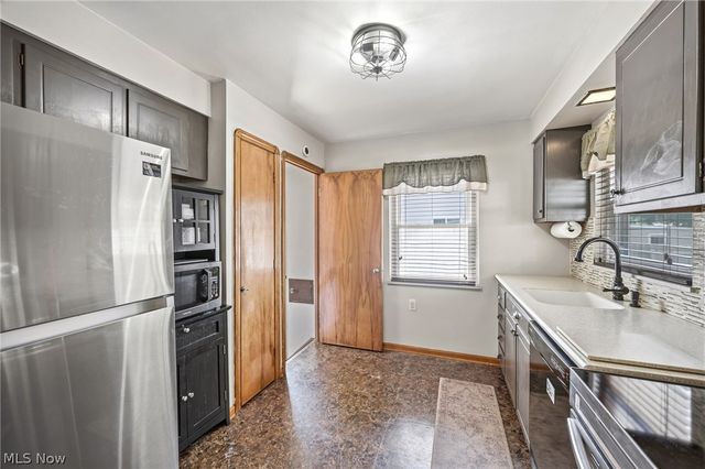 3756 Walter Road, North Olmsted, OH 44070