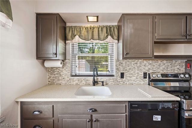 3756 Walter Road, North Olmsted, OH 44070