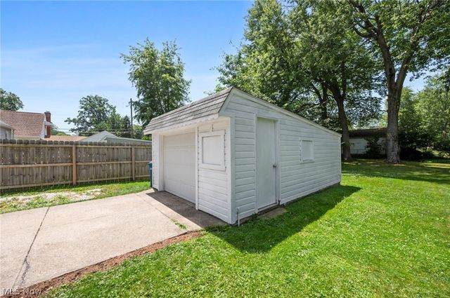 3756 Walter Road, North Olmsted, OH 44070