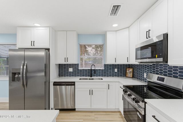 7060 PERKE Drive, Jacksonville, FL 32210