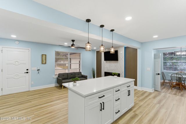 7060 PERKE Drive, Jacksonville, FL 32210