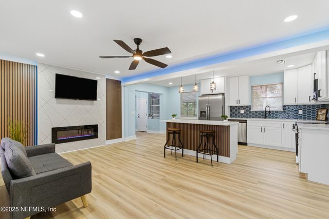 7060 PERKE Drive, Jacksonville, FL 32210