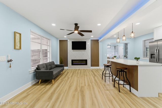 7060 PERKE Drive, Jacksonville, FL 32210