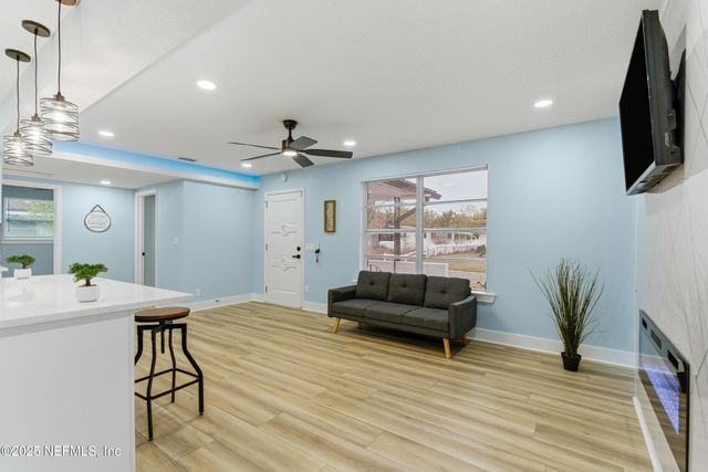 7060 PERKE Drive, Jacksonville, FL 32210