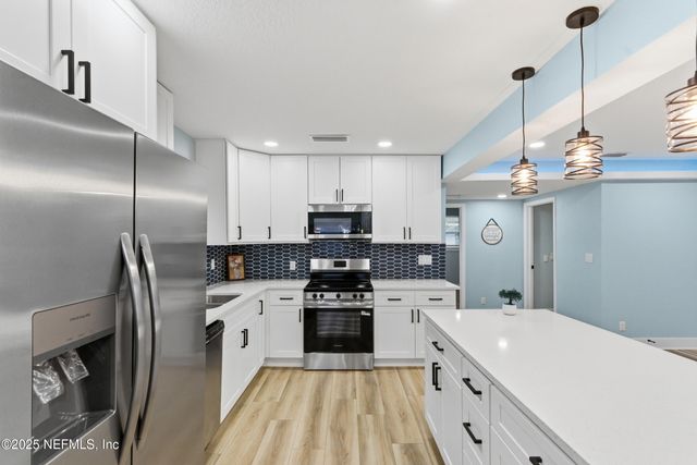 7060 PERKE Drive, Jacksonville, FL 32210