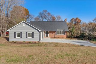 5309 Moss Creek Lane, Clemmons, NC 27012