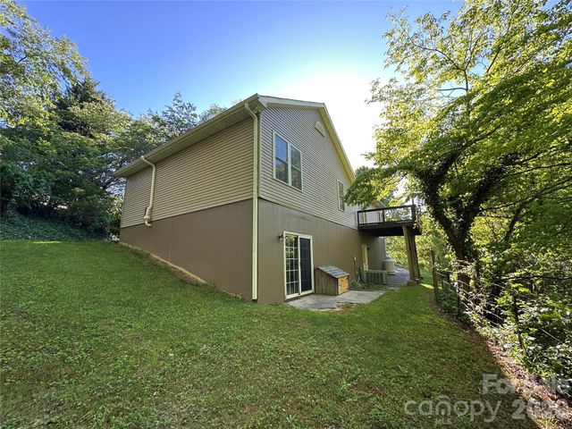 126 Ridgeline Road, Clyde, NC 28721