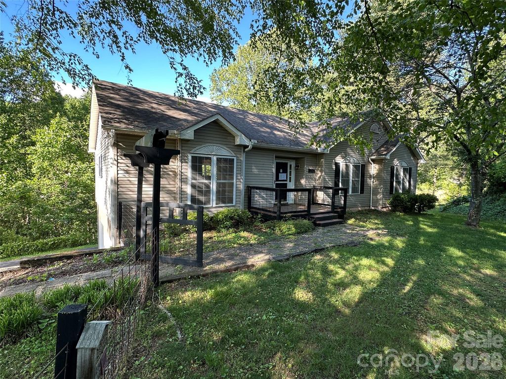 126 Ridgeline Road, Clyde, NC 28721