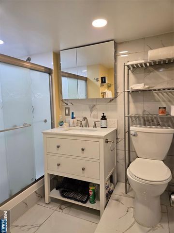 282 Harding Avenue 1st Fl, Teaneck, NJ 07666