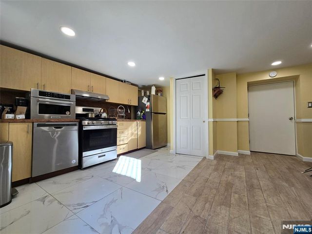 282 Harding Avenue 1st Fl, Teaneck, NJ 07666