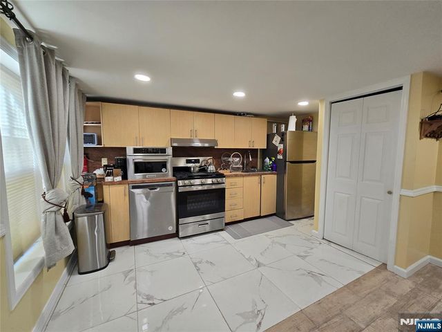 282 Harding Avenue 1st Fl, Teaneck, NJ 07666