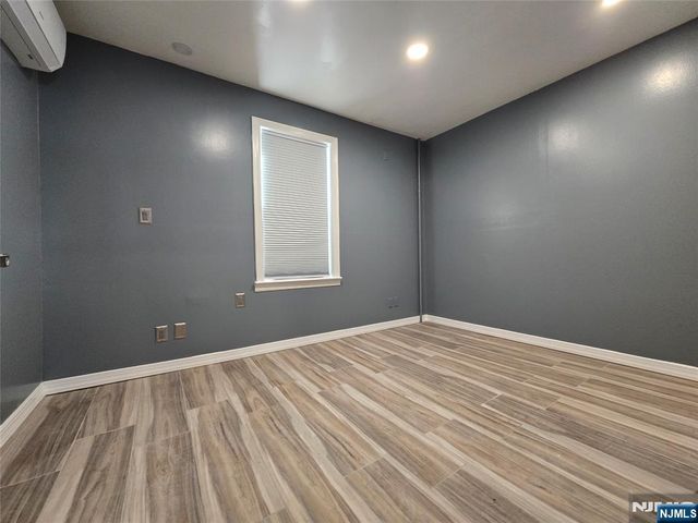 282 Harding Avenue 1st Fl, Teaneck, NJ 07666