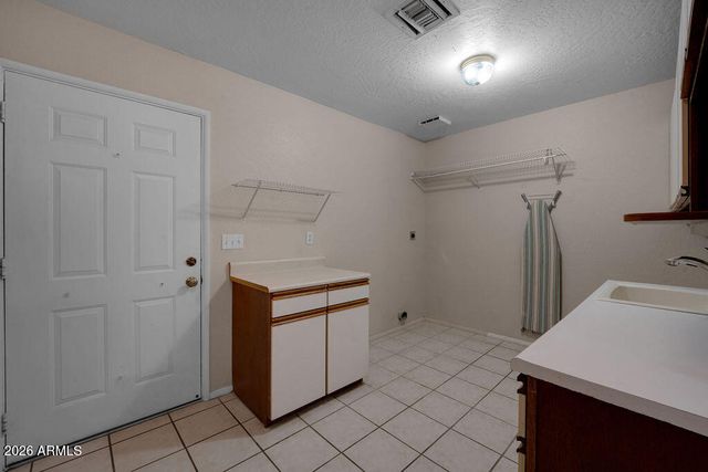 8837 E SUNLAND Avenue, Mesa, AZ 85208