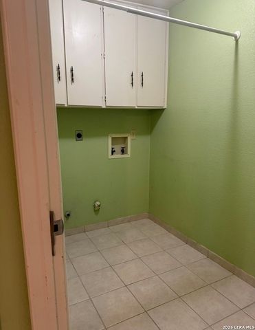 6327 W Green Circle, San Antonio, TX 78233
