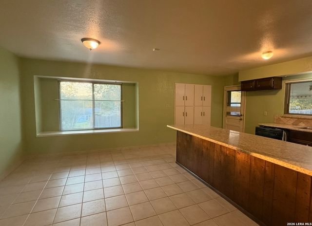 6327 W Green Circle, San Antonio, TX 78233