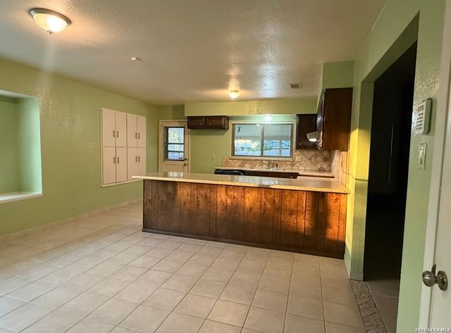 6327 W Green Circle, San Antonio, TX 78233