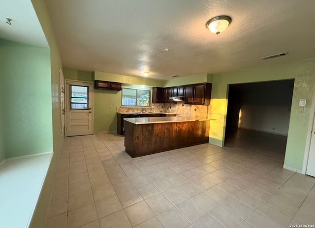 6327 W Green Circle, San Antonio, TX 78233