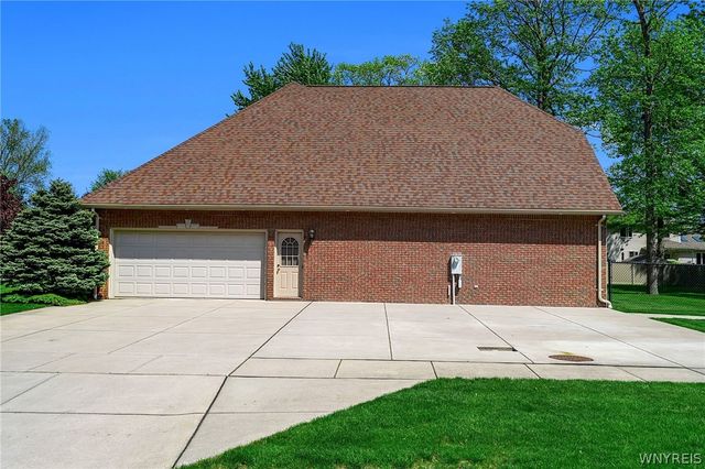 1230 Bowen Drive West, North Tonawanda, NY 14120