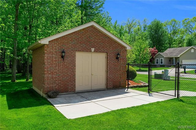 1230 Bowen Drive West, North Tonawanda, NY 14120