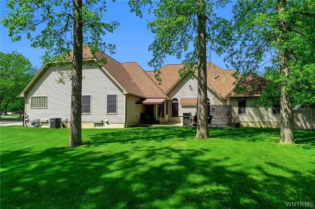 1230 Bowen Drive West, North Tonawanda, NY 14120