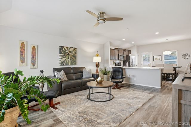 8407 E 161st Place S, Bixby, OK 74008