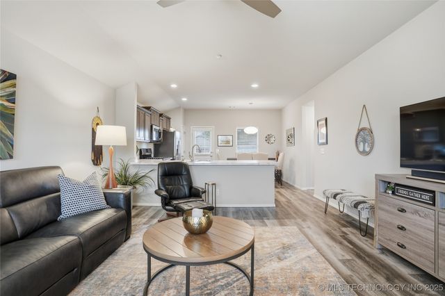 8407 E 161st Place S, Bixby, OK 74008